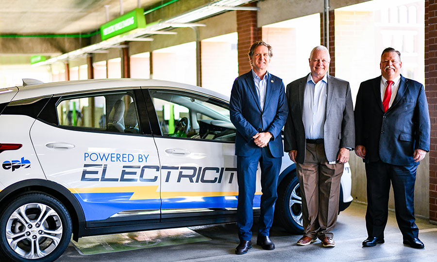 EPB President David Wade, Chattanooga Mayor Tim Kelly, and Hamilton County Mayor Jim Coppinger standing next to EPB branded electric vehicle 